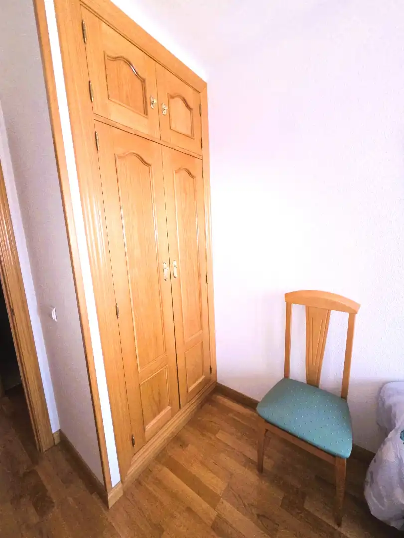 Dormitori de Pis en venda en Madrid amb Calefacció, Terrassa i Moblat
