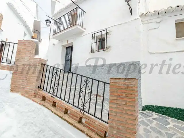 Casa adosada en venta en Canillas de Aceituno