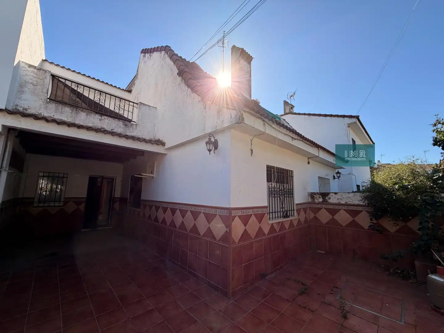 Vista exterior de Casa adosada en venta en Mairena del Aljarafe con Terraza