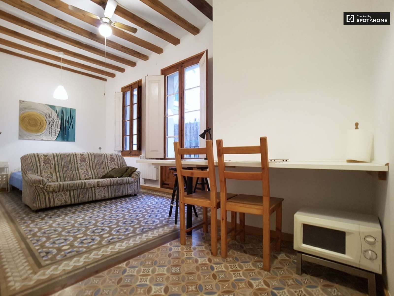Study to share in Barri Gòtic