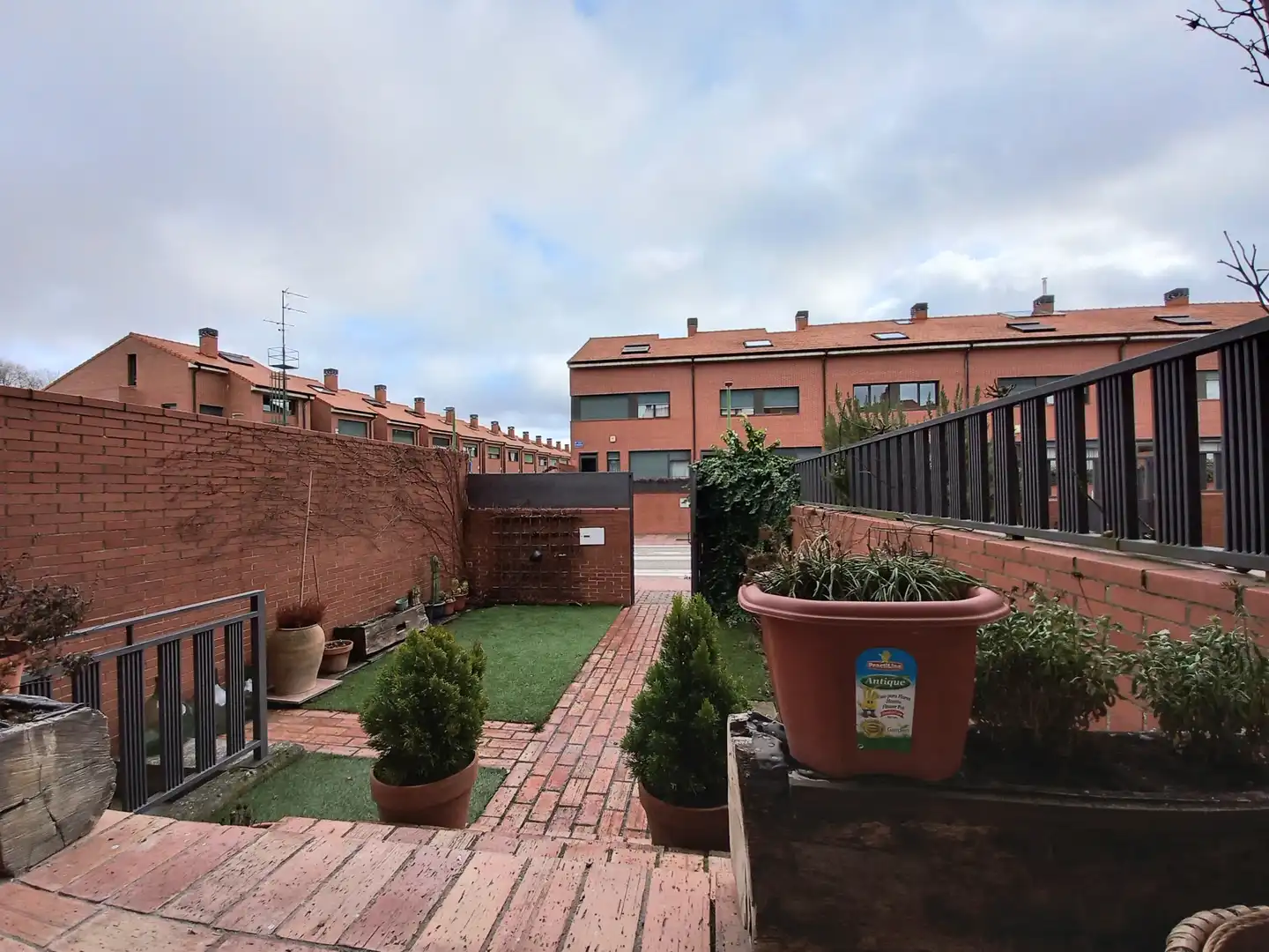 Jardí de Casa adosada en venda en Burgos amb Jardí privat