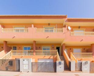 Vista exterior de Casa adosada en venda en Callosa de Segura amb Terrassa i Balcó