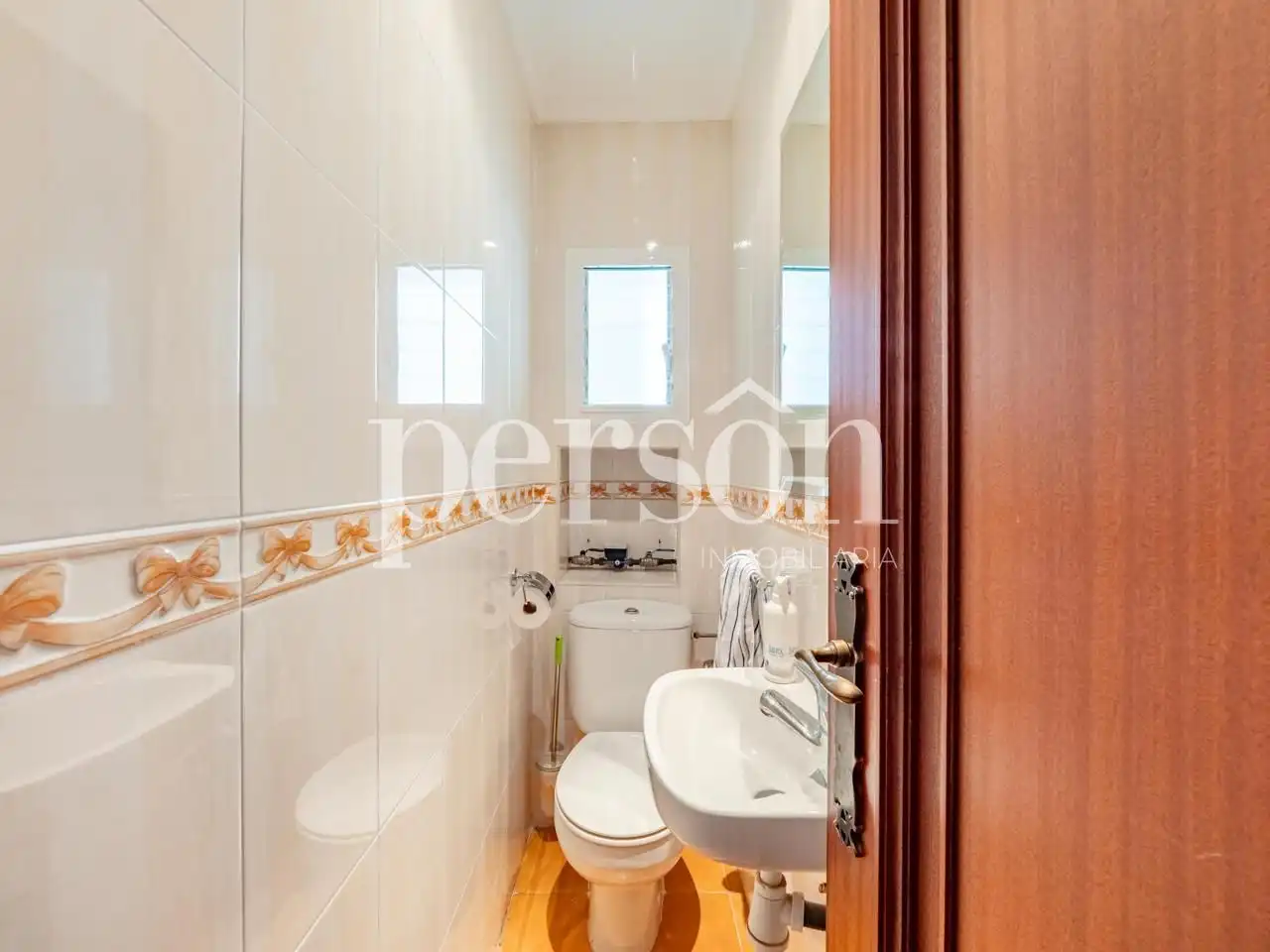 Bathroom of Flat for sale in Valencia  with Air Conditioner, Heating and Balcony