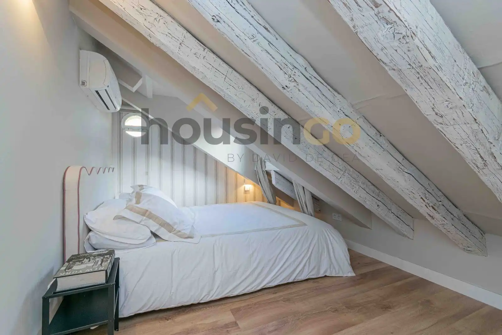 Bedroom of Attic for rent in Madrid  with Air Conditioner, Heating and Parquet flooring