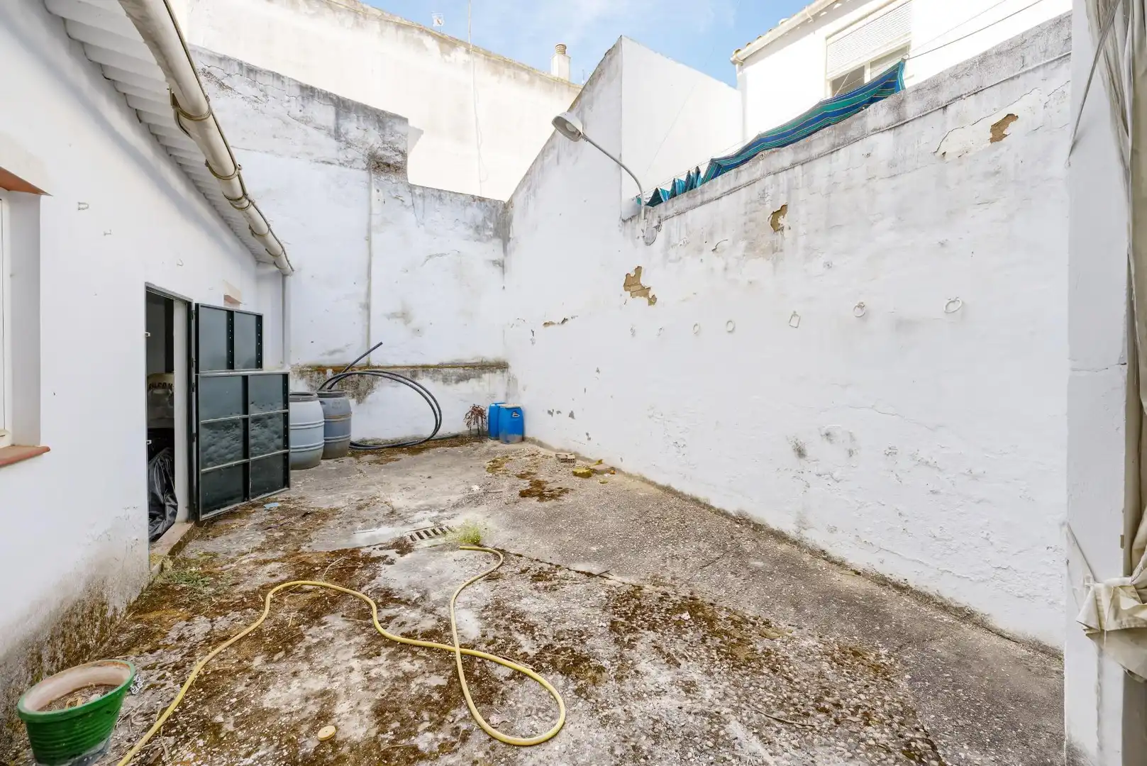 Vista exterior de Casa adosada en venta en Sanlúcar la Mayor con Aire acondicionado, Calefacción y Terraza