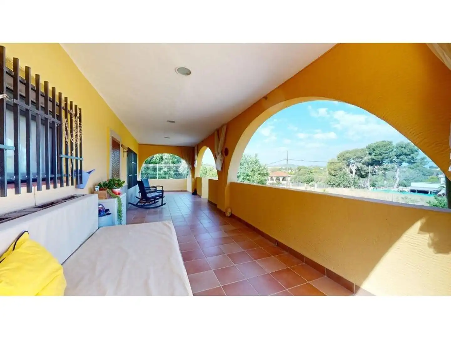 Vista exterior de Casa o xalet en venda en Riba-roja de Túria amb Aire condicionat, Calefacció i Jardí privat