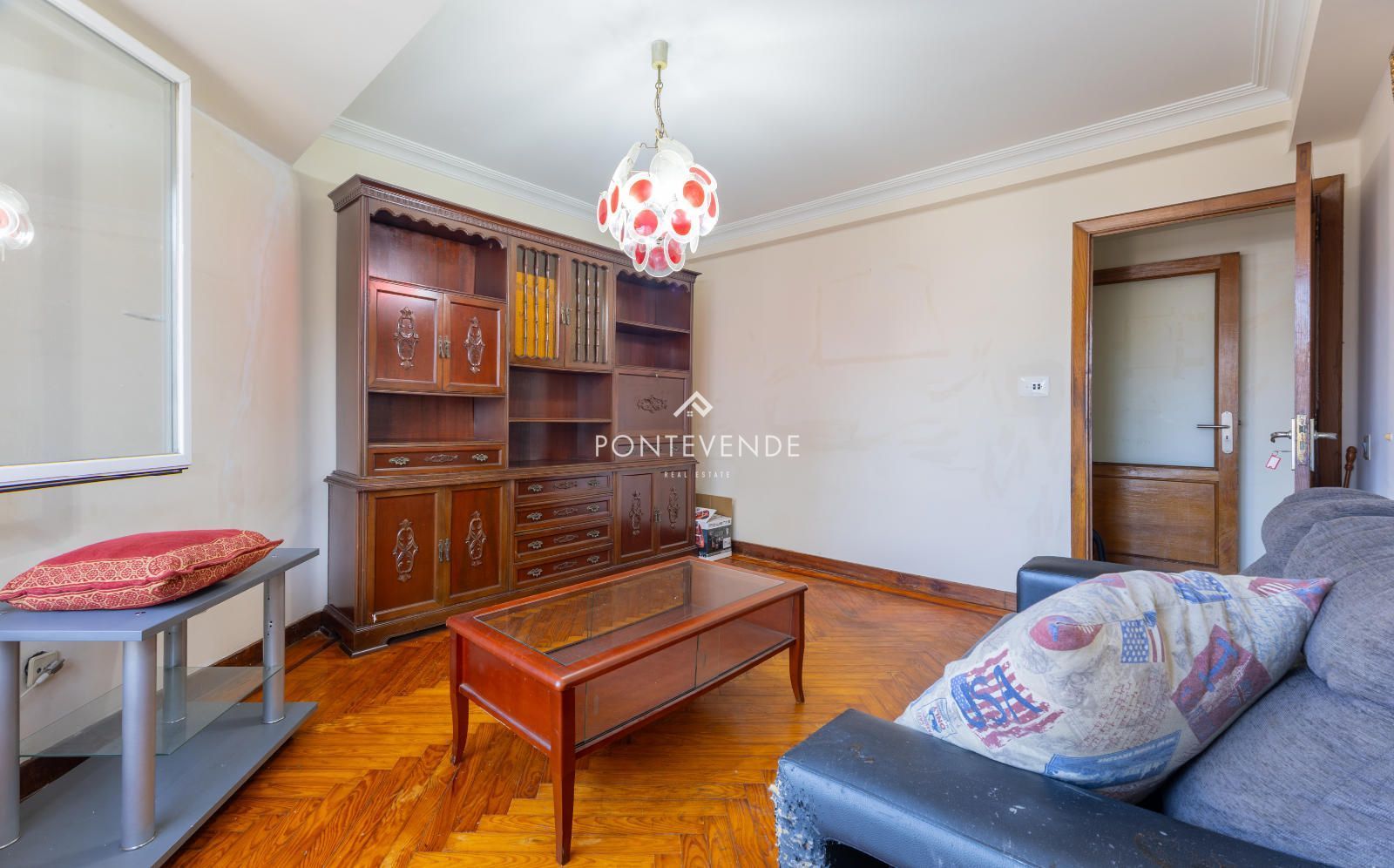 Sala d'estar de Pis en venda en Vigo  amb Calefacció, Parquet i Traster