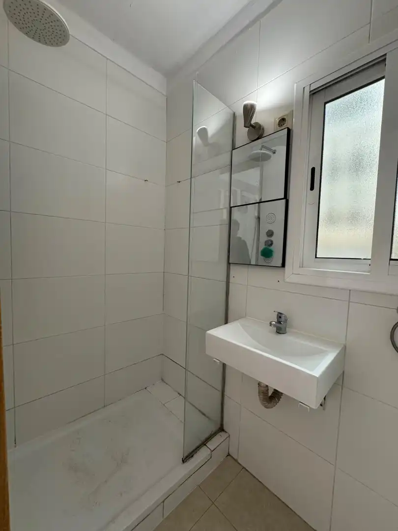 Badezimmer von Wohnung zum Verkauf in Salou mit Klimaanlage und Heizung