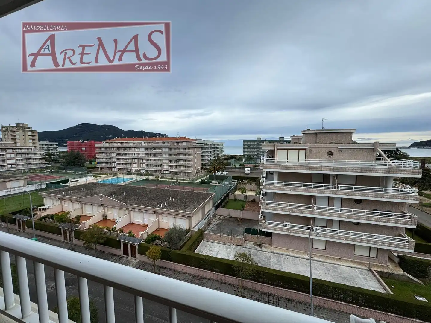 Vista exterior de Piso en venta en Laredo con Calefacción, Jardín privado y Parquet