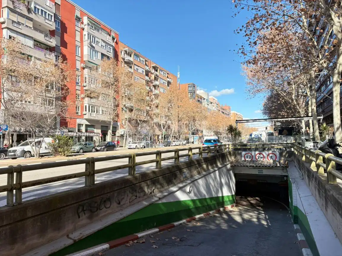 Exterior view of Garage for sale in Madrid