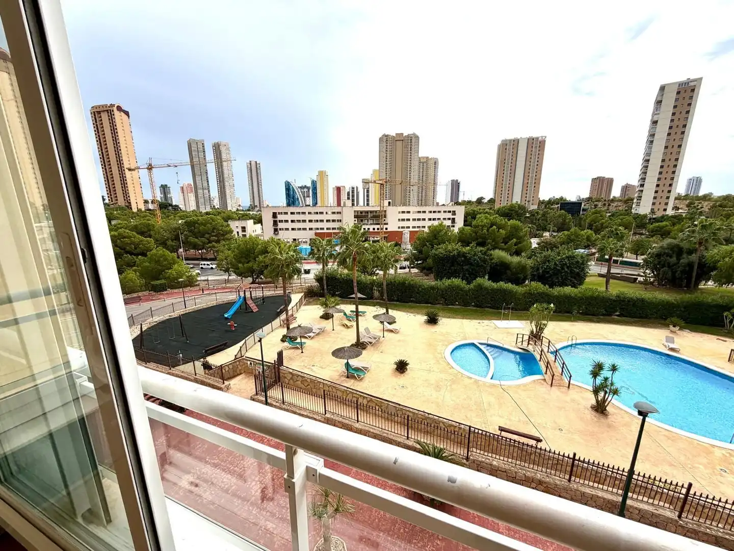 Piscina de Piso en venta en Benidorm con Aire acondicionado y Piscina comunitaria