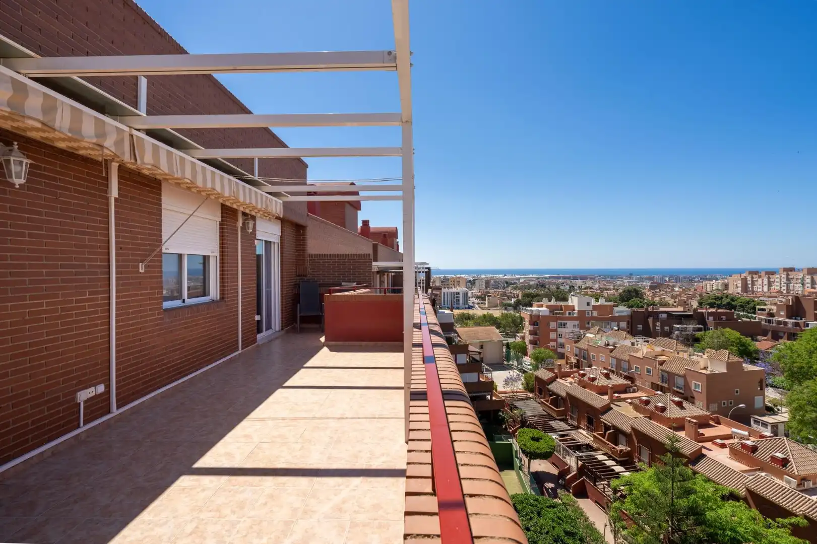 Terraza de Ático de alquiler en Almería con Aire acondicionado, Calefacción y Jardín privado