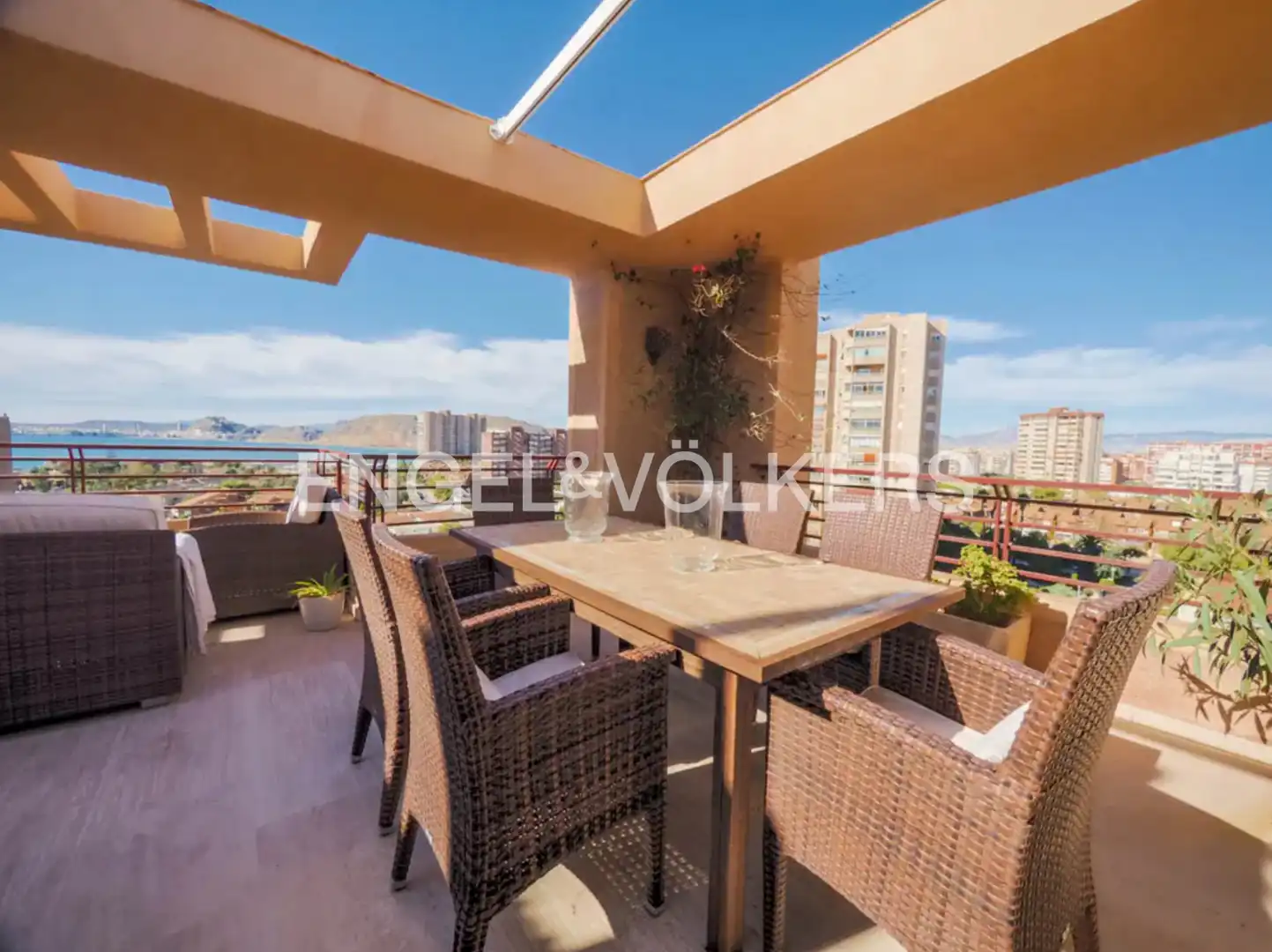 Terrasse von Dachboden zum Verkauf in Alicante / Alacant mit Klimaanlage, Heizung und Terrasse