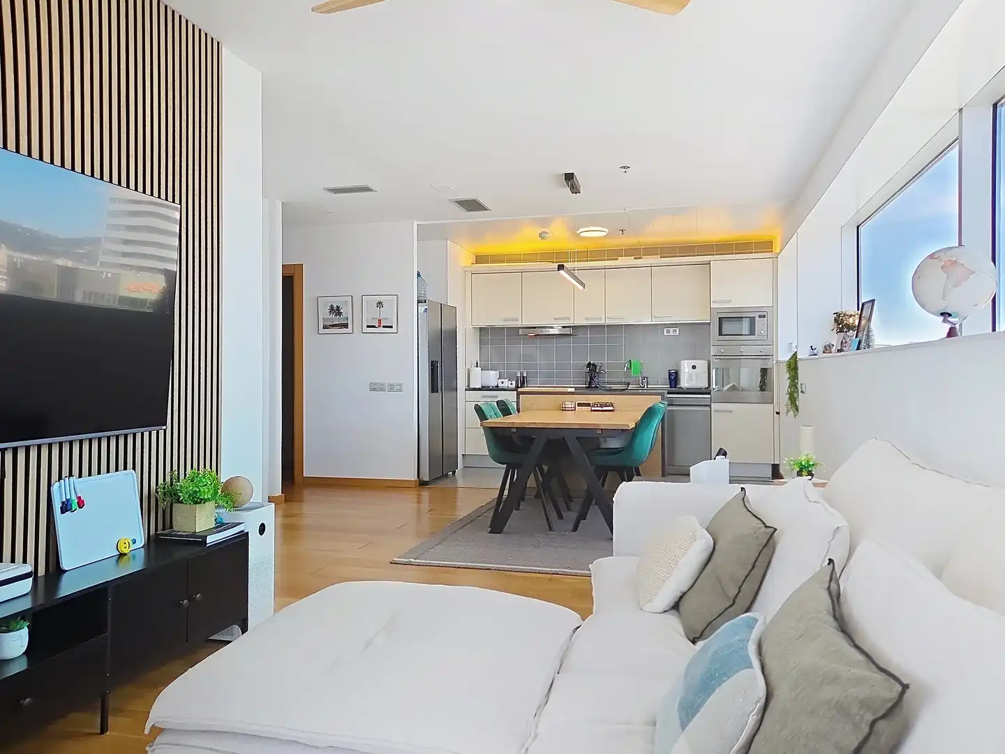 Living room of Flat for sale in L'Hospitalet de Llobregat  with Air Conditioner and Terrace