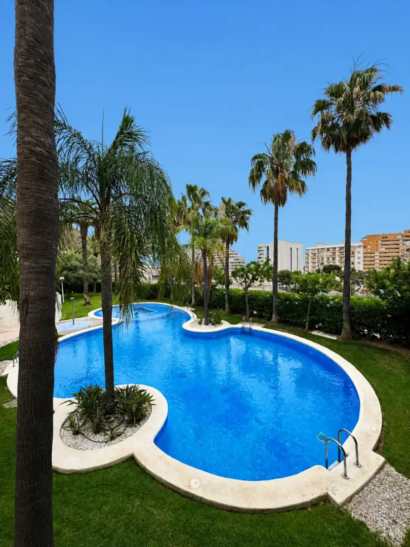 Piscina de Apartament de lloguer en Cullera amb Aire condicionat, Terrassa i Moblat