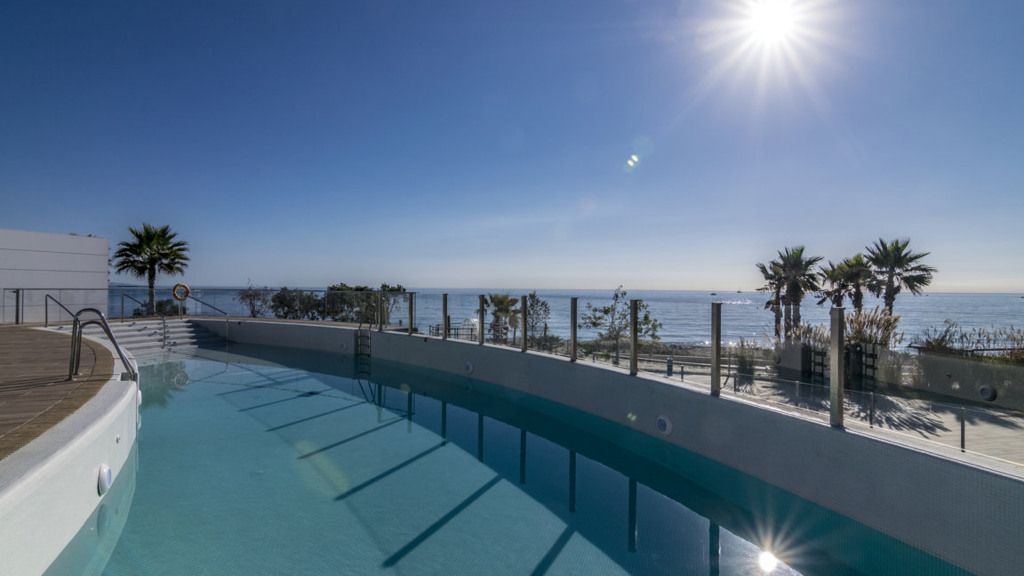 Swimming pool of Planta baja for sale in Estepona  with Air Conditioner, Private garden and Terrace