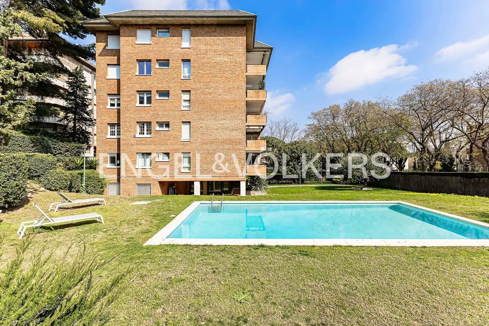 Piscina de Pis en venda en Barcelona amb Aire condicionat, Calefacció i Parquet