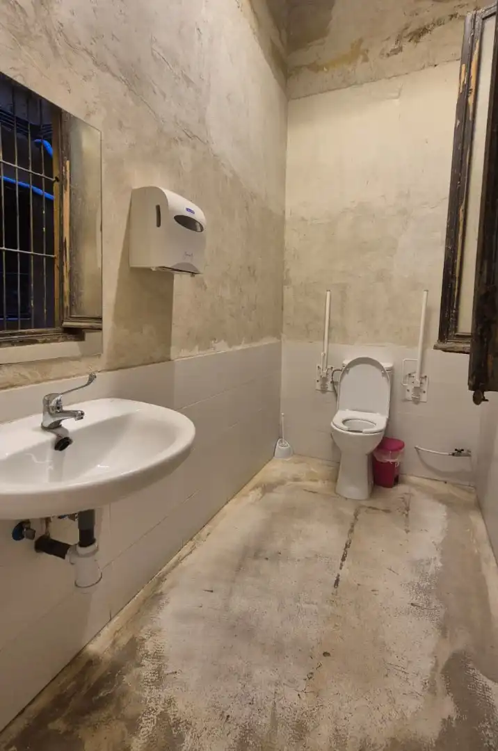 Bathroom of Commercial properties for rent in Madrid