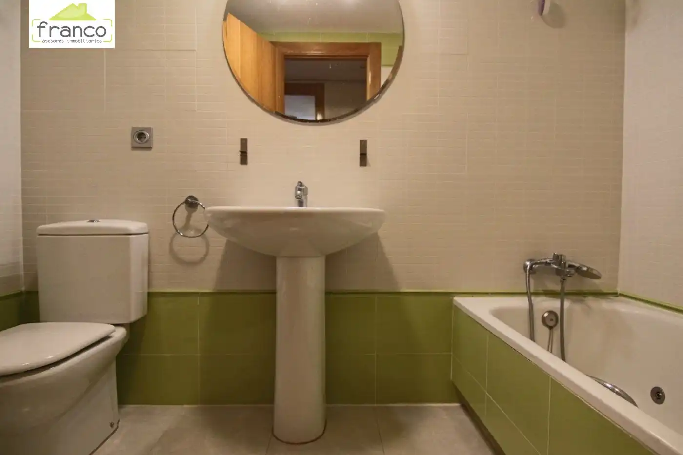 Baño de Apartamento en venta en Murcia con Aire acondicionado, Calefacción y Terraza