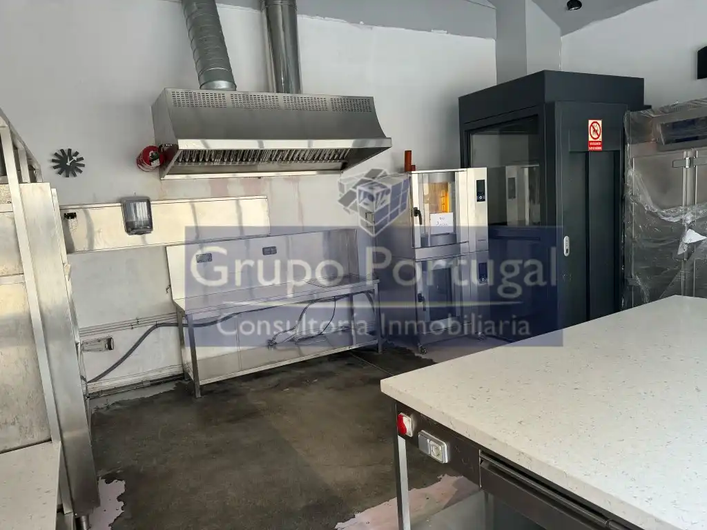 Cocina de Local en traspaso en Alcobendas con Aire acondicionado