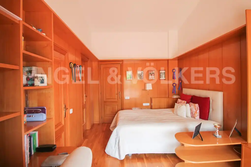 Dormitori de Casa o xalet en venda en Barcelona amb Aire condicionat, Calefacció i Jardí privat