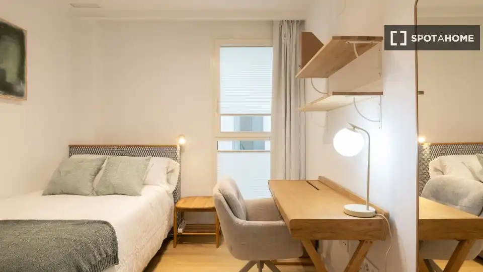 Habitación de Piso de alquiler en Valencia con Aire acondicionado, Calefacción y Amueblado