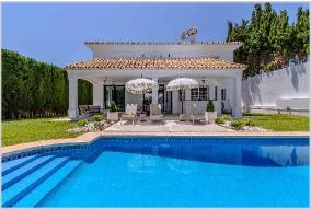 Vista exterior de Casa o xalet de lloguer en Mijas amb Aire condicionat, Terrassa i Piscina