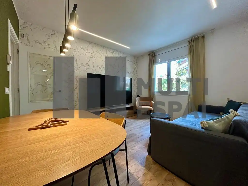 Sala d'estar de Pis en venda en Barcelona amb Aire condicionat i Moblat