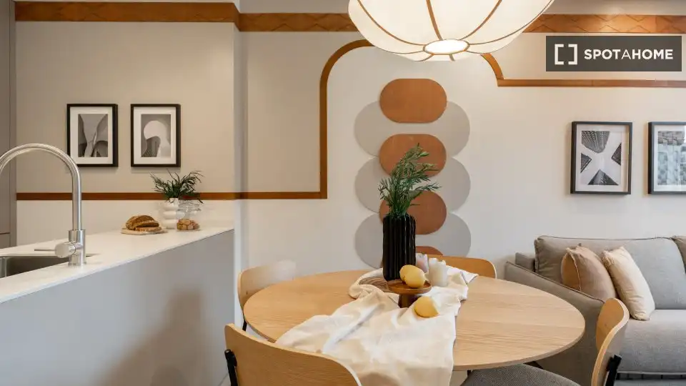 Menjador de Apartament per a compartir en Madrid amb Aire condicionat, Terrassa i Moblat