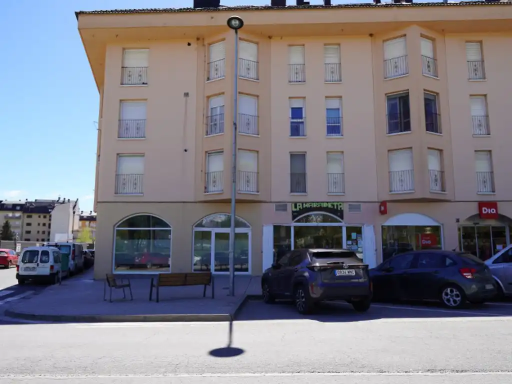 Local comercial de lloguer a Calle San Vitorian 2