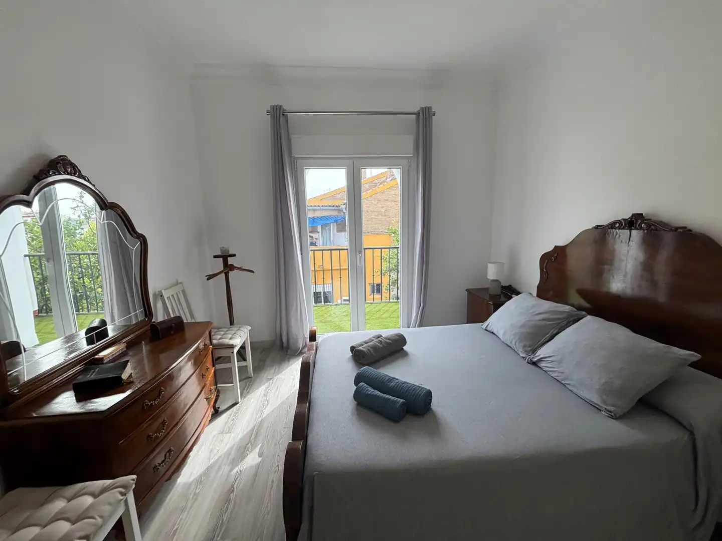 Habitación de Casa adosada en venta en Mairena del Aljarafe con Jardín privado, Parquet y Terraza
