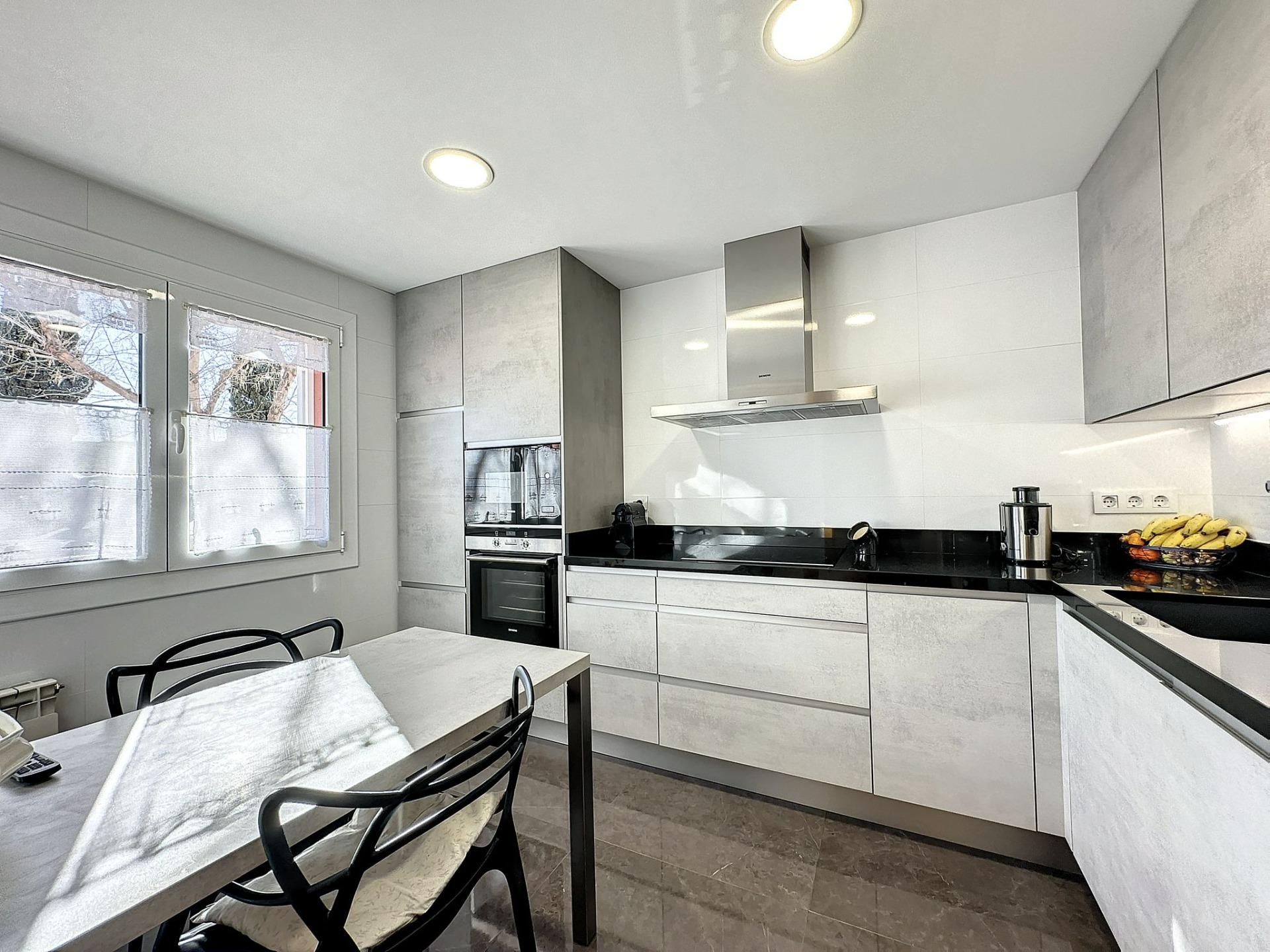 Kitchen of Single-family semi-detached for sale in Cerdanyola del Vallès  with Air Conditioner, Heating and Private garden