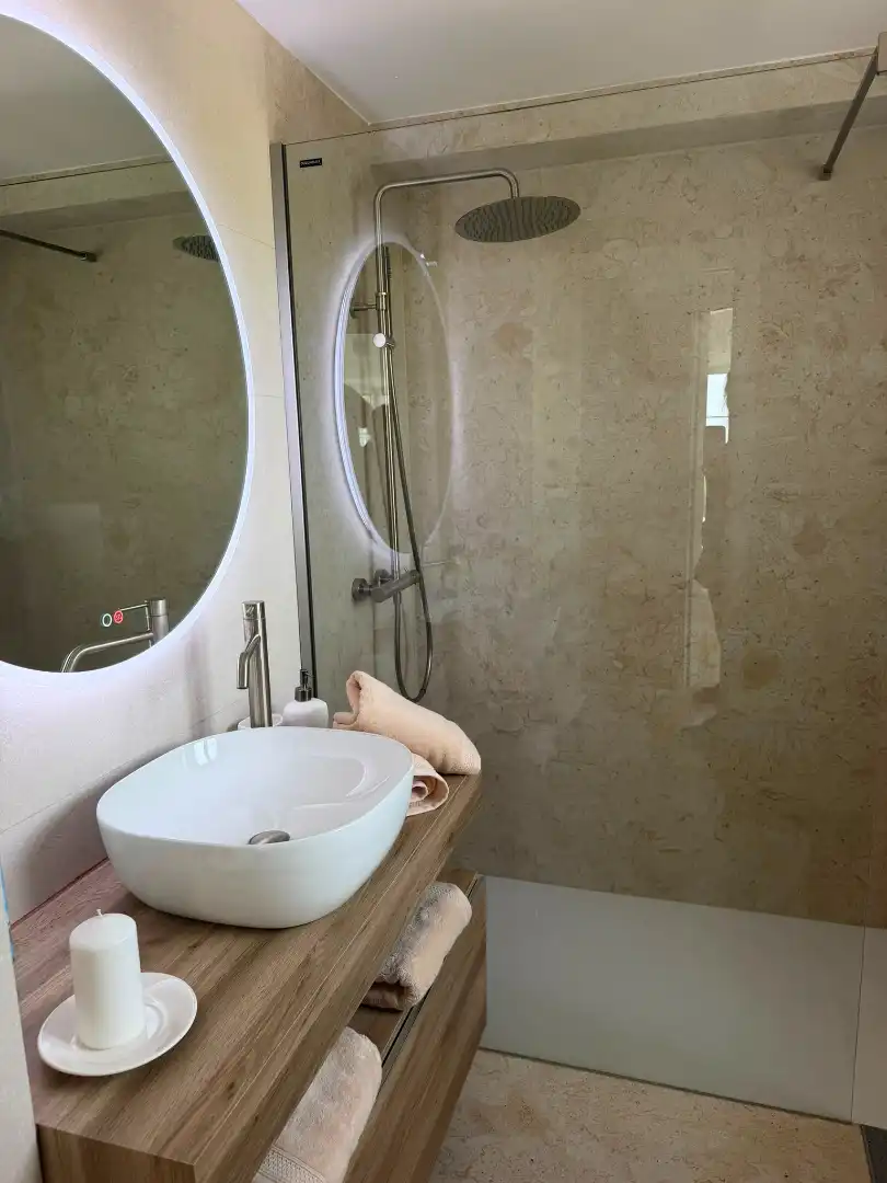 Bathroom of Attic for rent in Marbella  with Air Conditioner, Terrace and Furnished