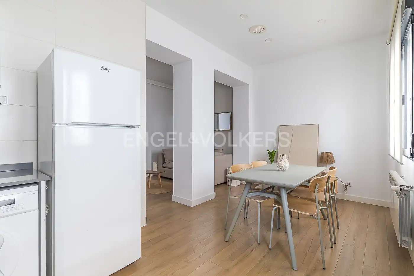 Cuina de Apartament de lloguer en Madrid amb Aire condicionat, Calefacció i Moblat