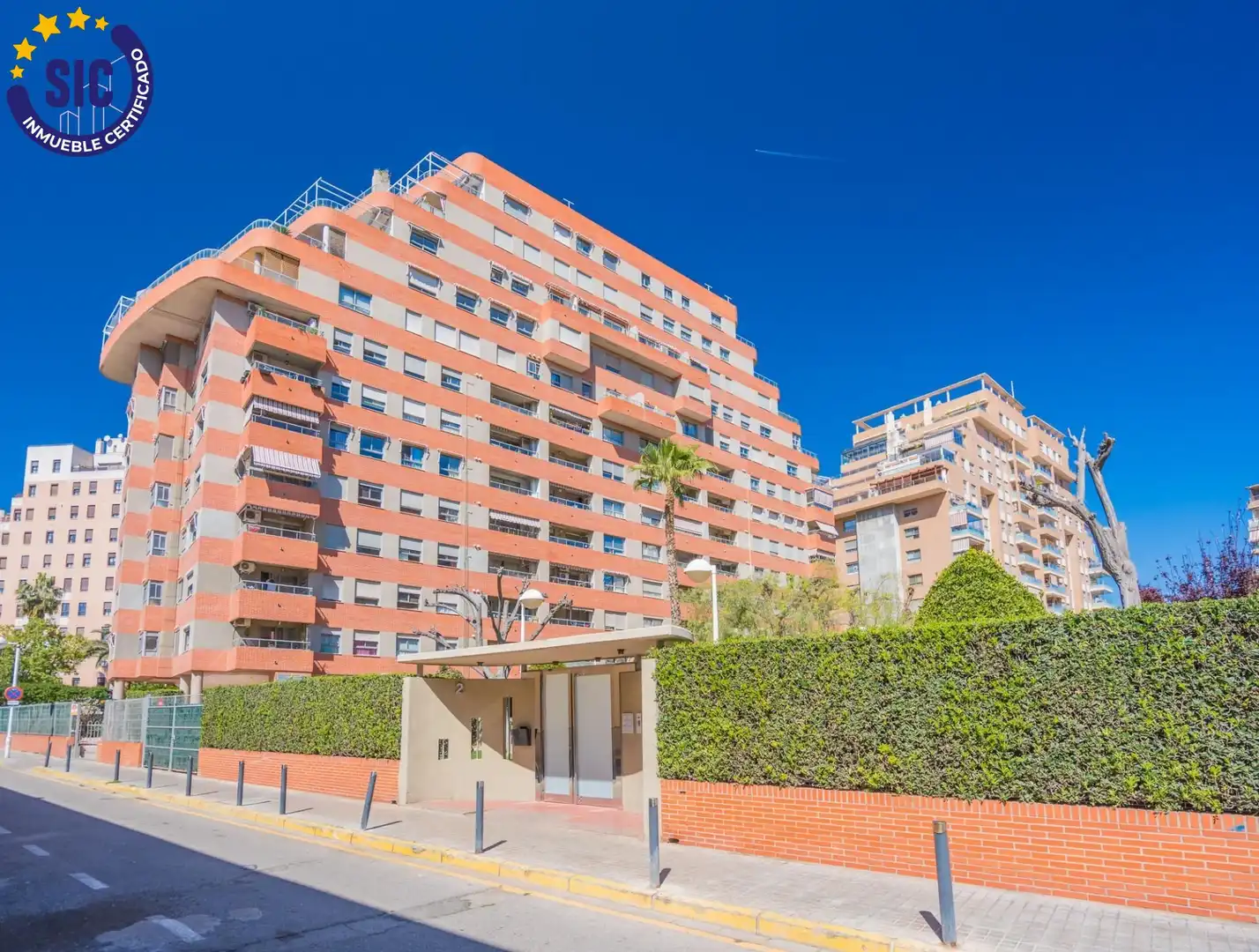 Vista exterior de Àtic en venda en Mislata amb Aire condicionat, Calefacció i Jardí privat