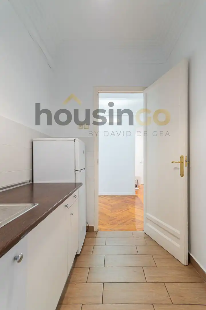 Bedroom of Office for rent in Madrid  with Air Conditioner, Heating and Balcony