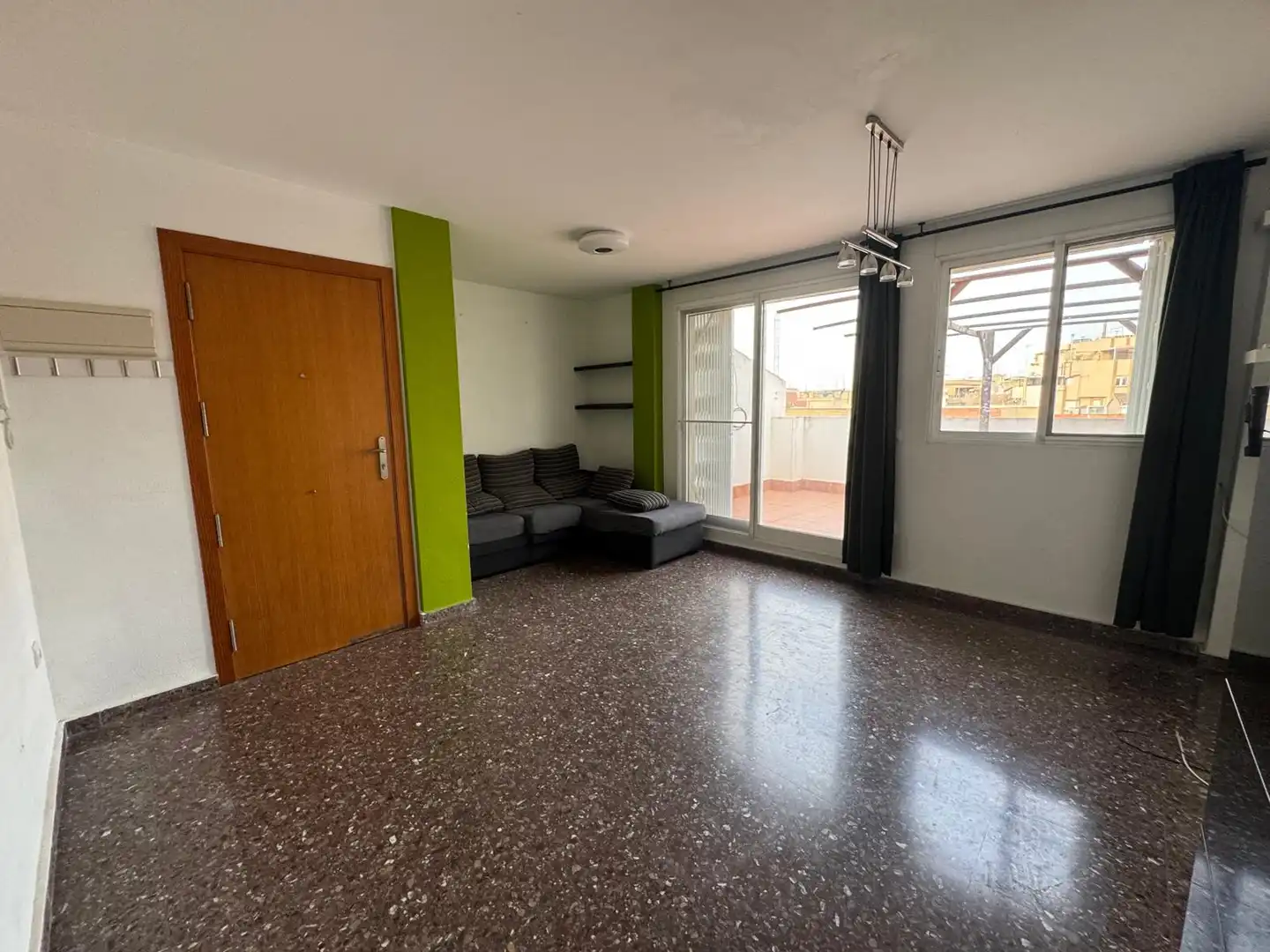 Sala d'estar de Àtic de lloguer en Riba-roja de Túria amb Aire condicionat i Terrassa