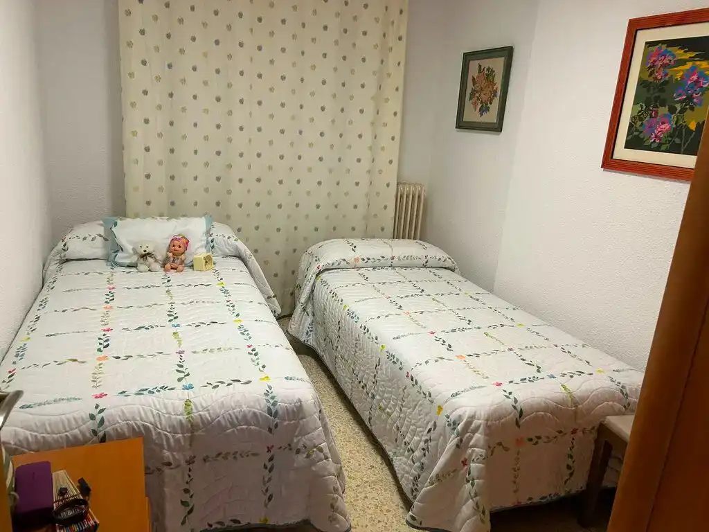 Dormitori de Pis en venda en La Almozara