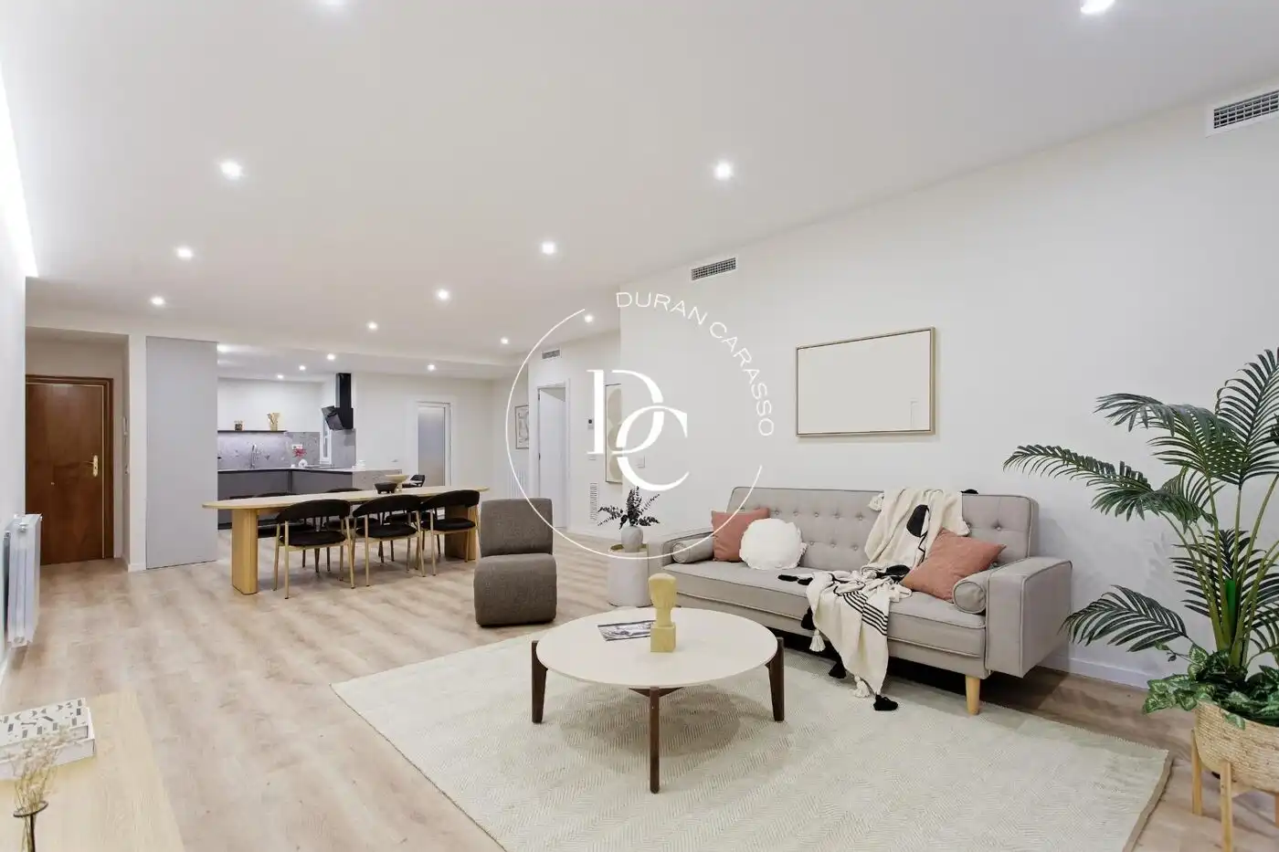 Piso con terraza en venta en Carrer del Bruc, imagen 3