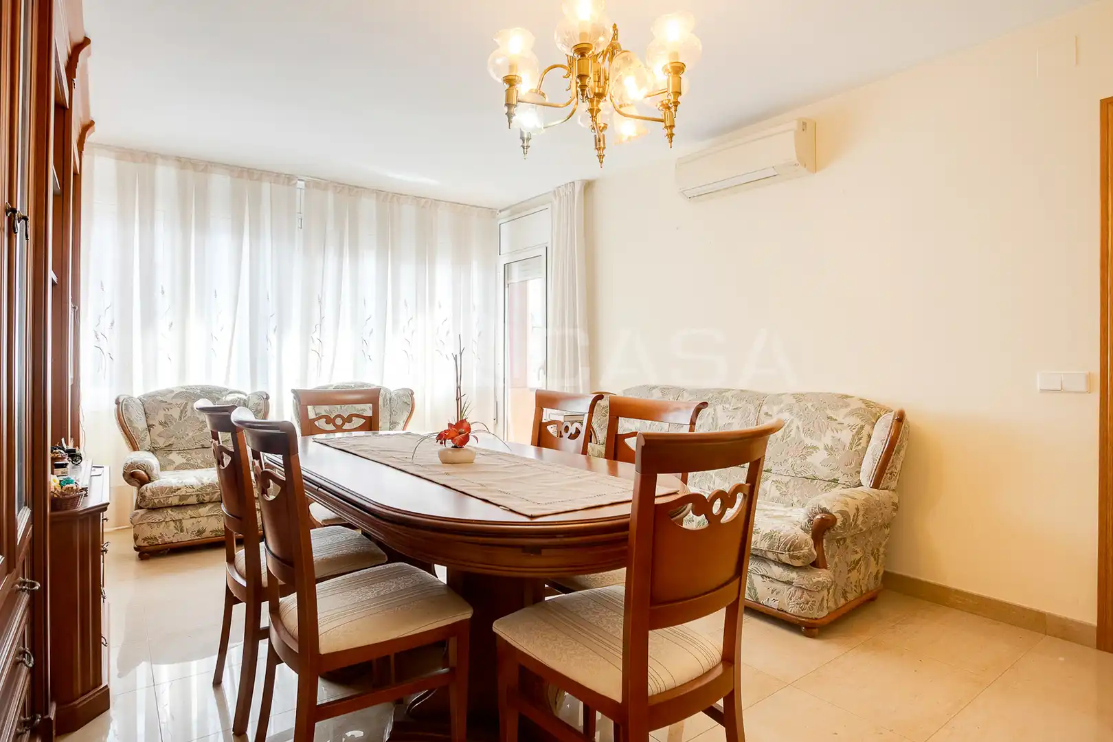 Comedor de Piso en venta en Cornellà de Llobregat con Calefacción y Balcón