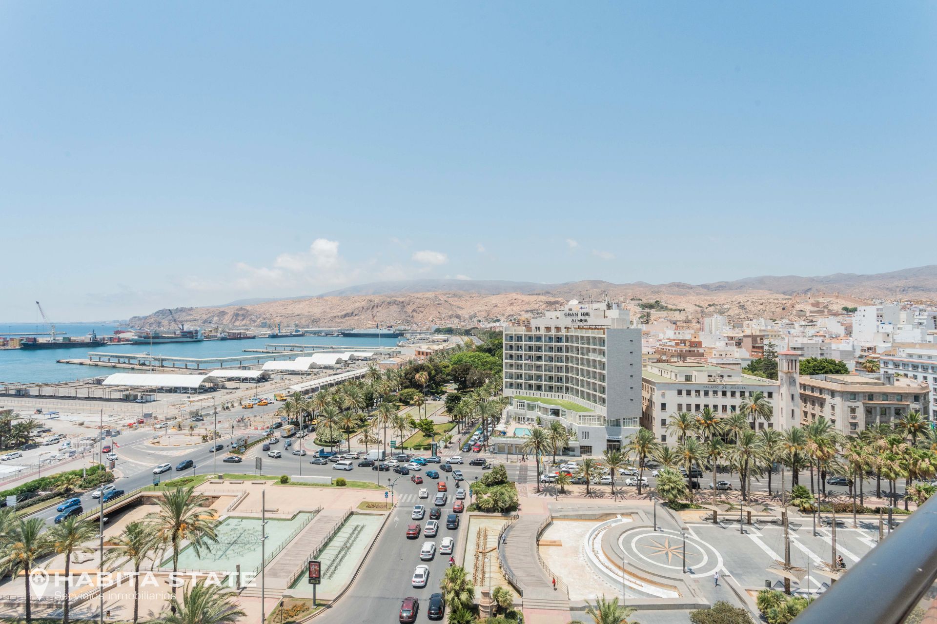 Vista exterior de Àtic en venda en  Almería Capital amb Aire condicionat i Terrassa
