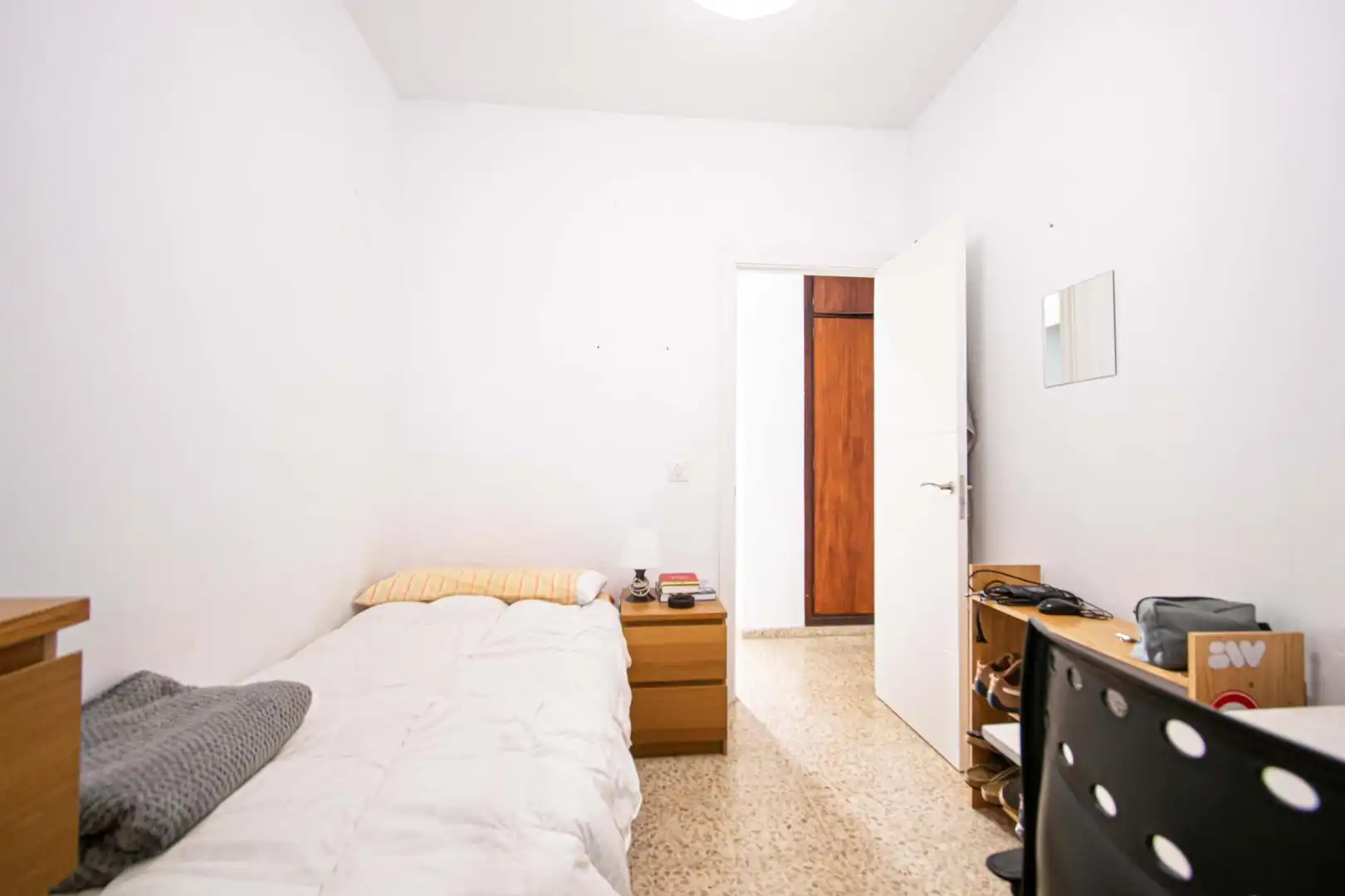 Bedroom of Flat for sale in Sevilla  with Air Conditioner, Terrace and Furnished