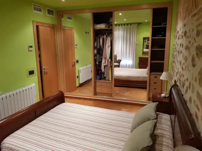 Dormitori de Casa o xalet en venda en Tejeda de Tiétar amb Aire condicionat, Calefacció i Jardí privat