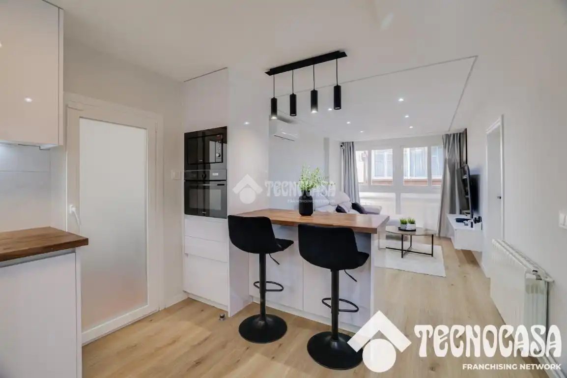 Kitchen of Flat for sale in Santa Coloma de Gramenet  with Air Conditioner, Heating and Parquet flooring