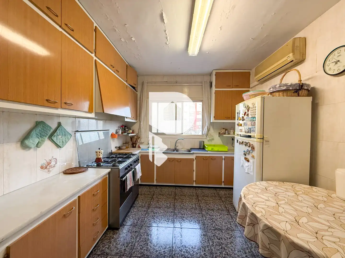 Cuina de Casa o xalet en venda en Sant Vicenç Dels Horts amb Aire condicionat, Calefacció i Terrassa