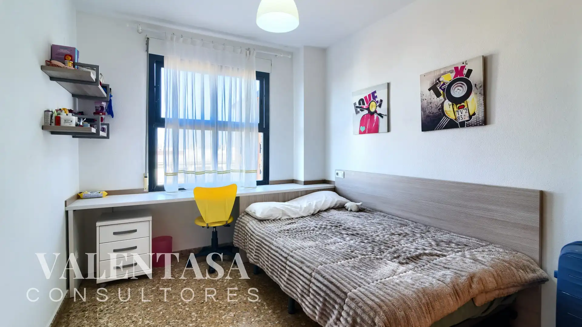 Bedroom of Flat for sale in Valencia  with Furnished and Community pool