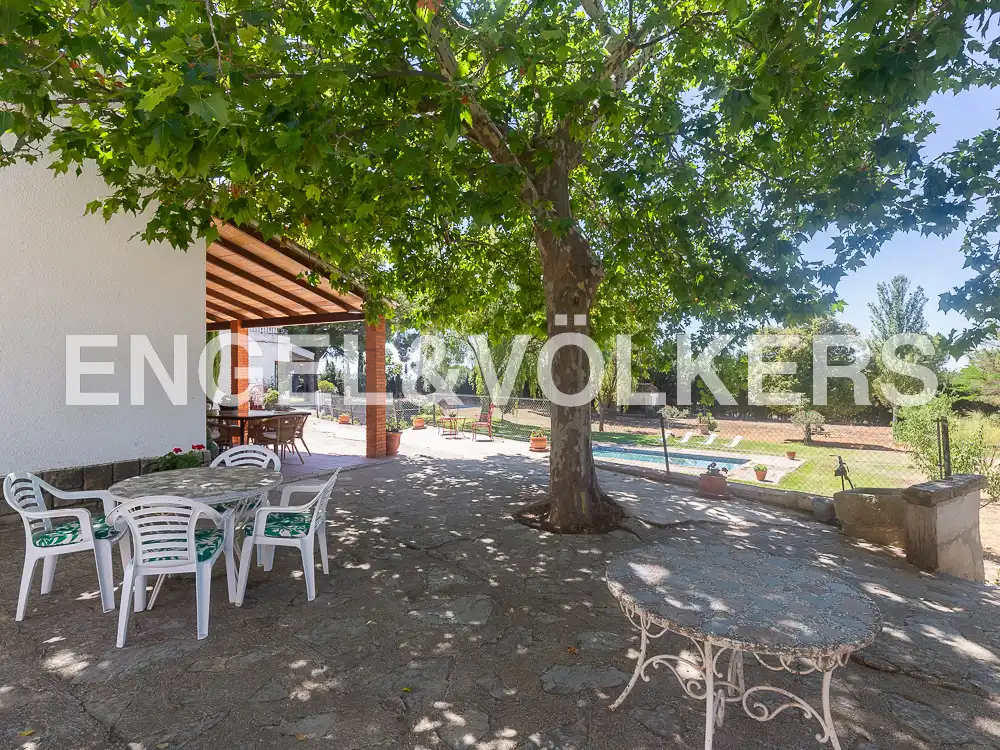 Exterior view of Houses for sale in Requena  with Heating, Private garden and Terrace