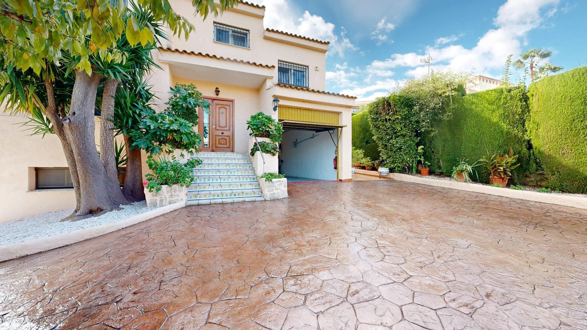 Exterior view of House or chalet for sale in Chiva  with Terrace, Storage room and Swimming Pool