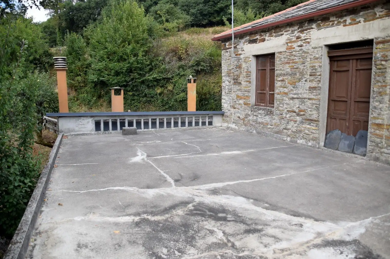 Parking of Houses for sale in O Incio 