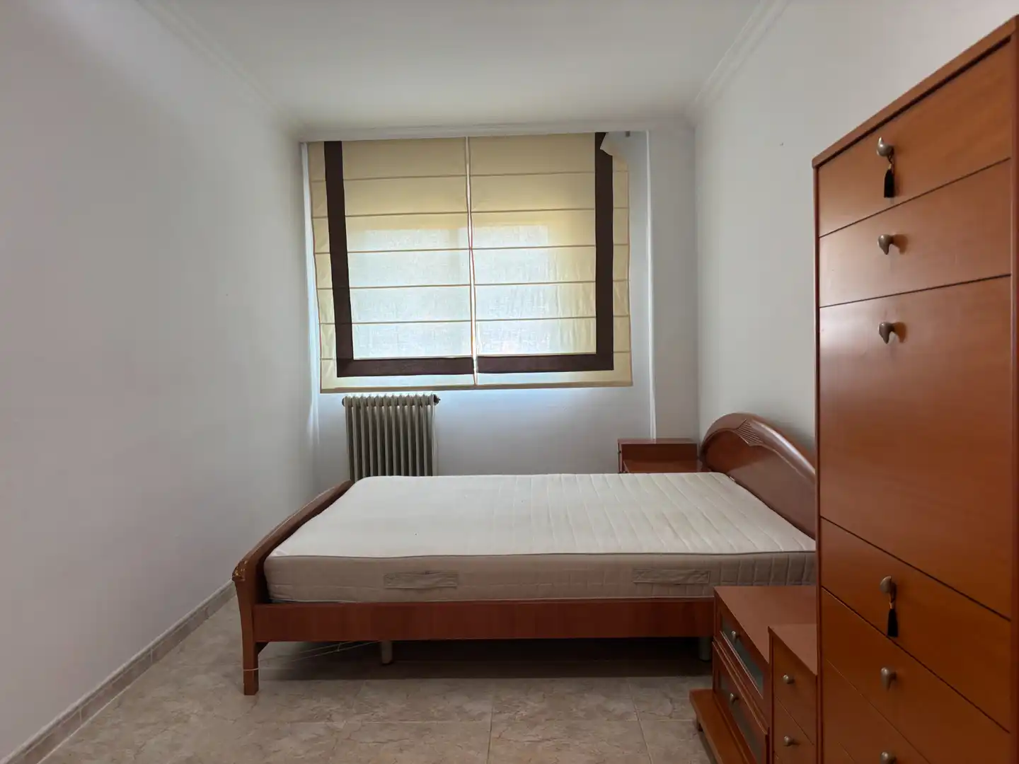Schlafzimmer von Wohnung zum Verkauf in Girona mit Klimaanlage, Heizung und Balkon